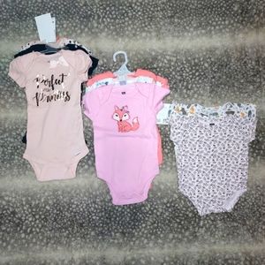 NWT 8 pack short sleeve onesies